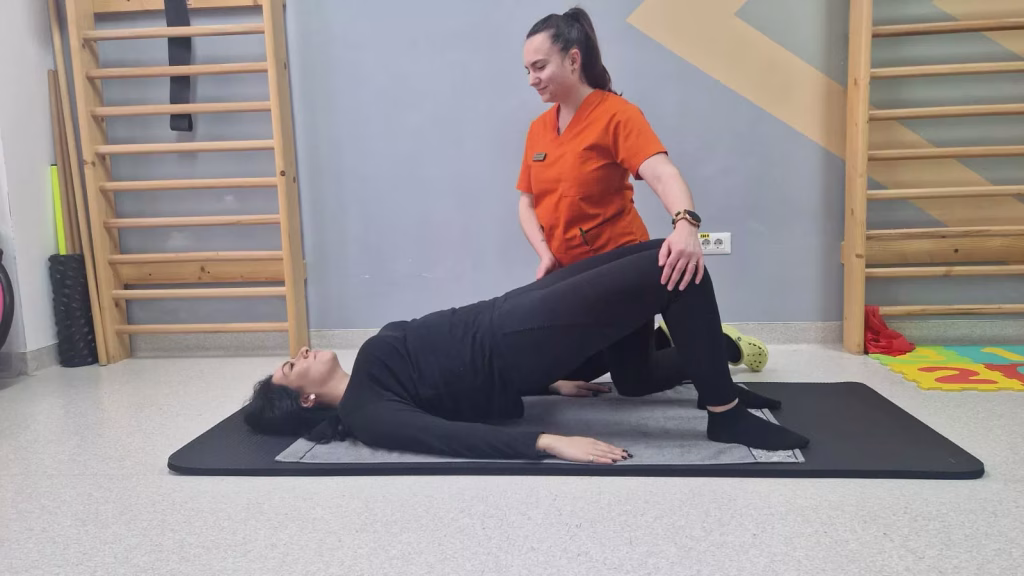 Exercițiu Glute Bridge Activare Fesieri Spate”. Fișier