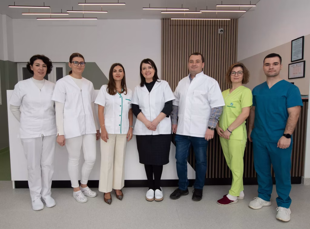 Echipă Medicală Sau Sală De Recuperare ReumaDiagnostic Cu Echipamente.