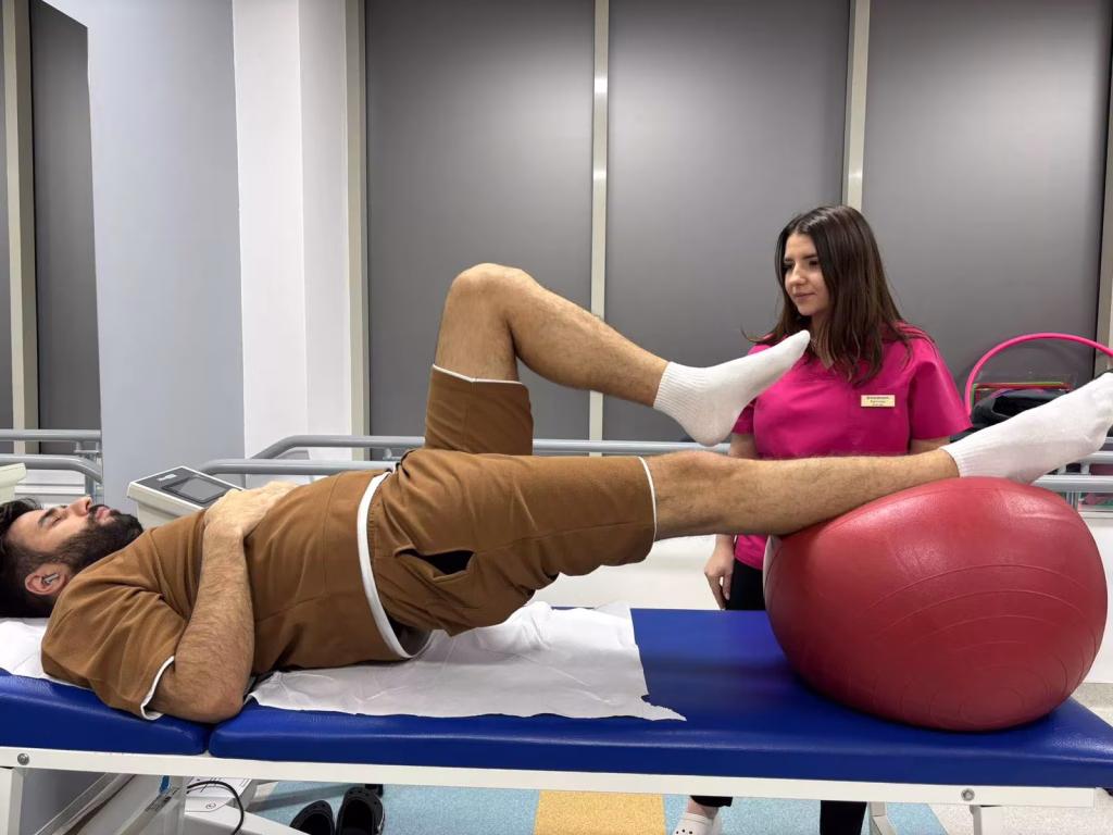 Kinetoterapie Artroză Genunchi Recuperare ReumaDiagnostic Galați